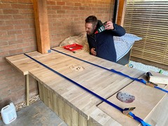 Using ratchet ties to biscuit join the worktop